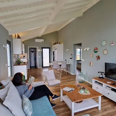 Beer House By Pontanegraazores * Altares