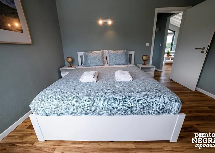 Beer House By Pontanegraazores Altares