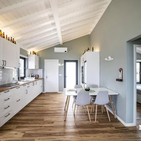 Beer House By Pontanegraazores Holiday home Altares
