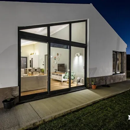 Beer House By Pontanegraazores Holiday home Altares